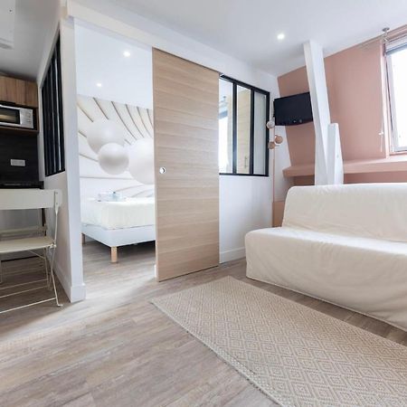 Amazing Apartment Under The Roof In Paris 8Th Екстериор снимка