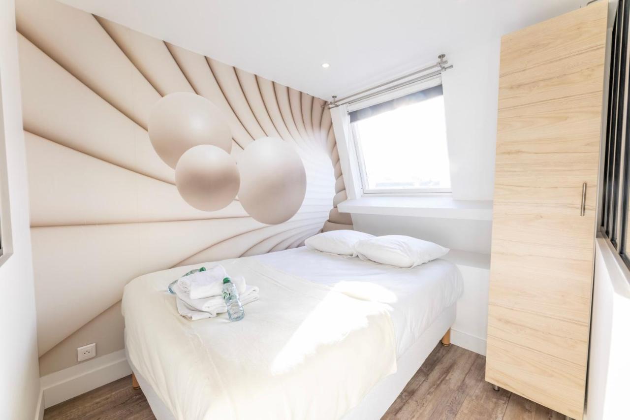 Amazing Apartment Under The Roof In Paris 8Th Екстериор снимка