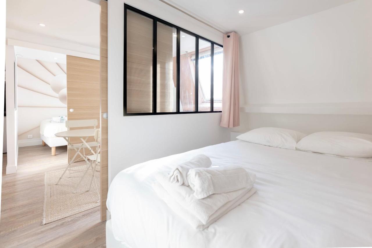 Amazing Apartment Under The Roof In Paris 8Th Екстериор снимка