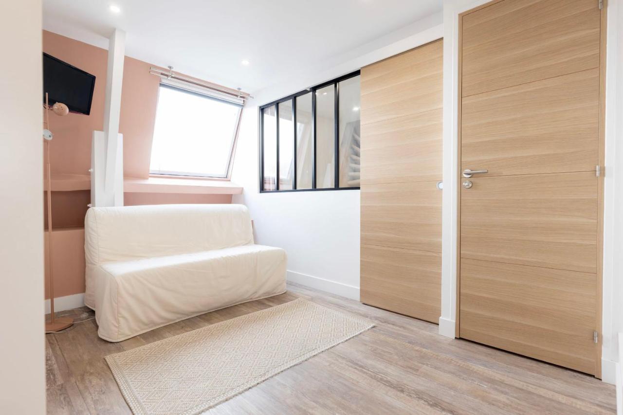 Amazing Apartment Under The Roof In Paris 8Th Екстериор снимка
