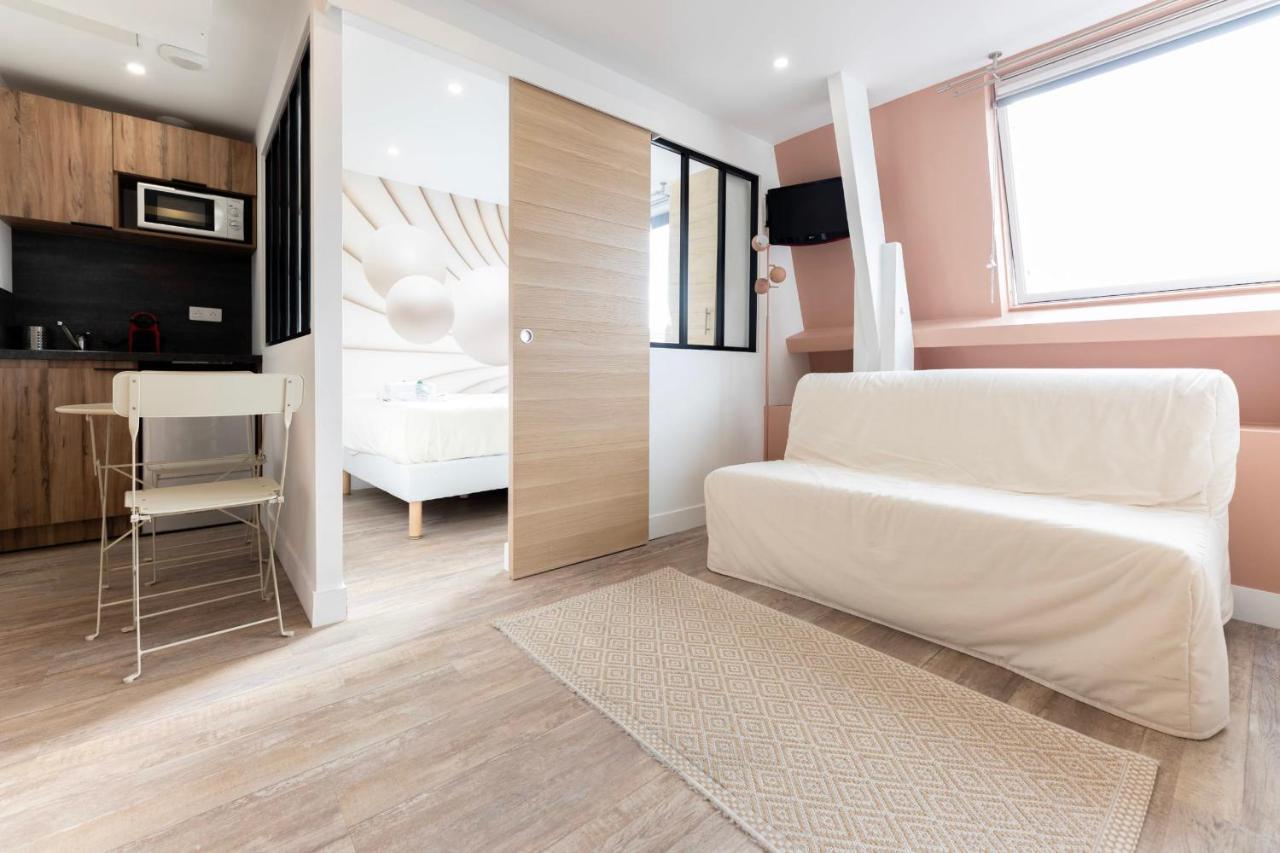 Amazing Apartment Under The Roof In Paris 8Th Екстериор снимка
